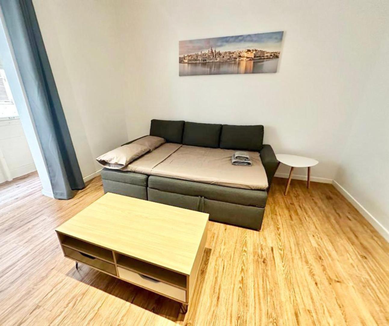 Central And Modern Valletta Flat ภายนอก รูปภาพ