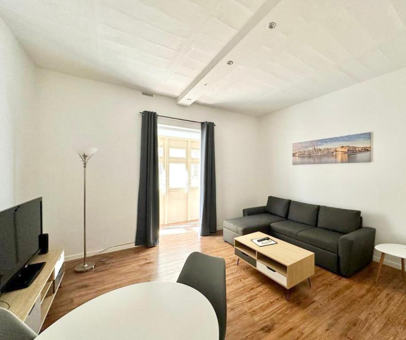 Central And Modern Valletta Flat ภายนอก รูปภาพ