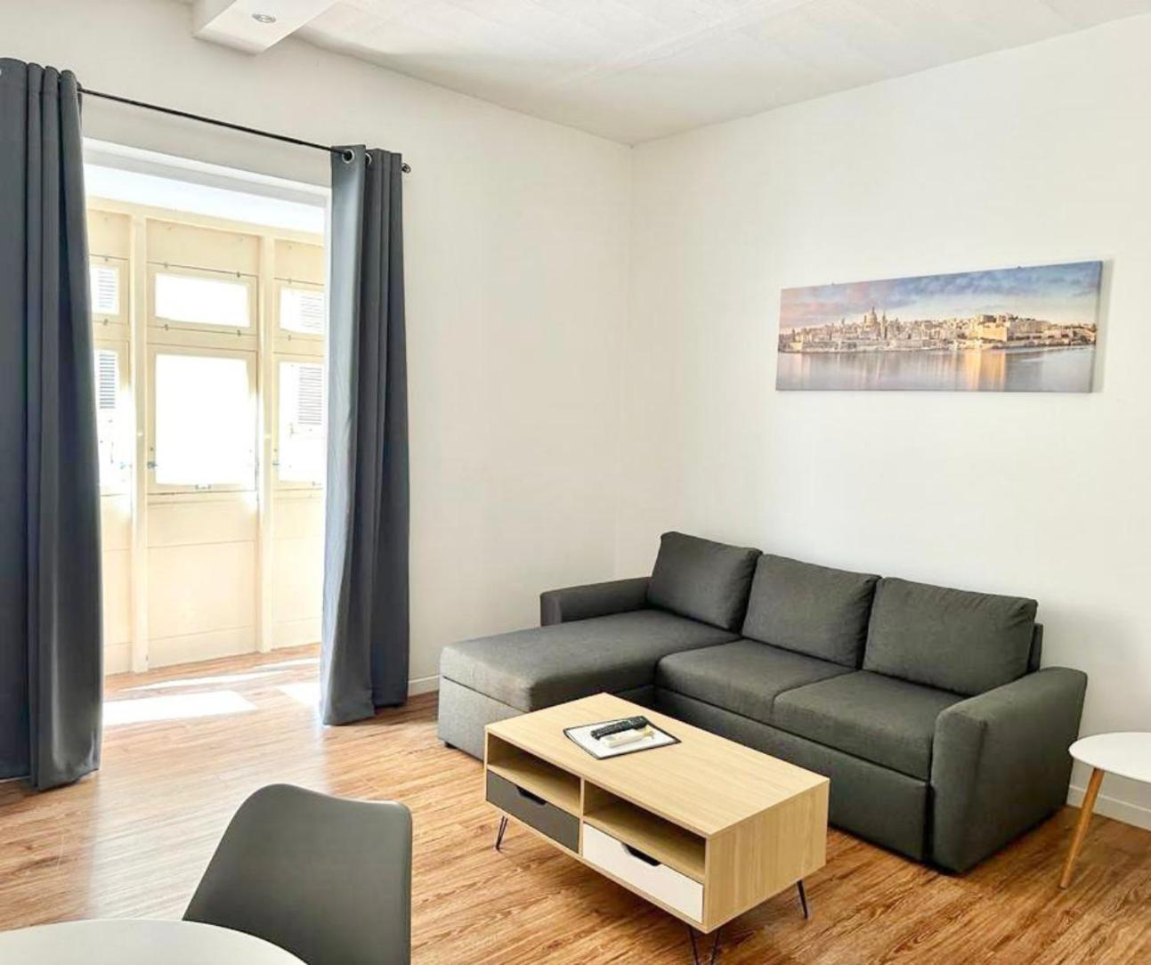 Central And Modern Valletta Flat ภายนอก รูปภาพ