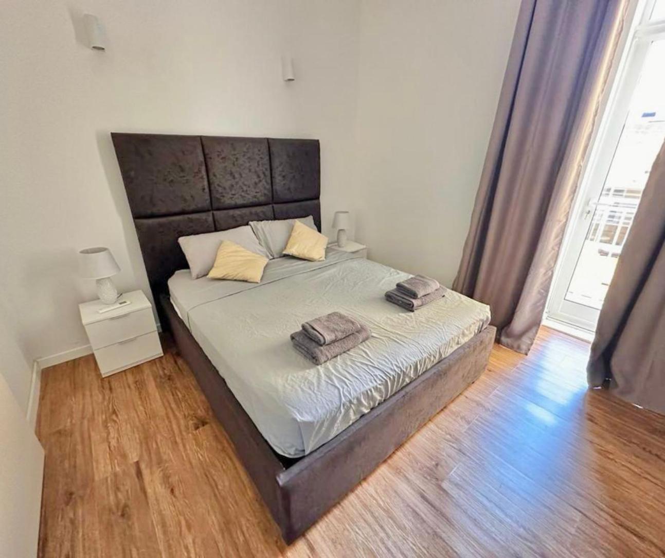 Central And Modern Valletta Flat ภายนอก รูปภาพ